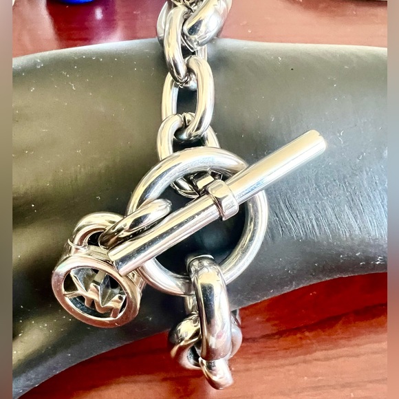 **RARE** Michael Kors Heritage Fulton Padlock Bracelet Silver Tone Toggle Clasp - Picture 6 of 6